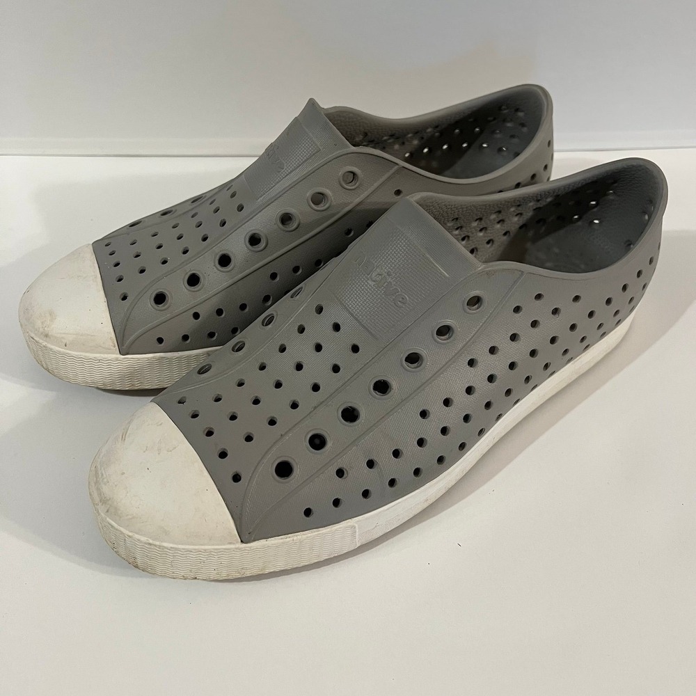 Native Shoes men's 8 women's 10 (x-184)